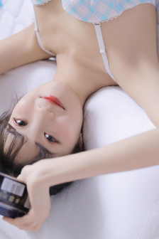 教官趁她睡着吸允她的花蜜